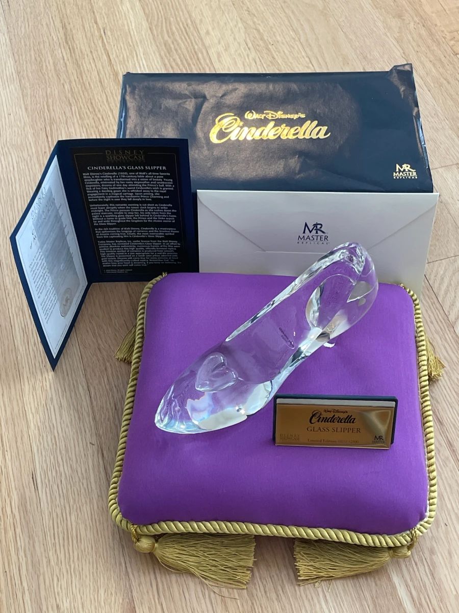 Walt Disney's Cinderella Glass Slipper By Master Replica & Disney Showcase Collection W/ Pillow, Plaque, Boxes, & Paperwork (#817/2500)