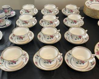 Colonial Williamsburg Commemorative Ware "Chinese Flowers" China Set By Wedgwood