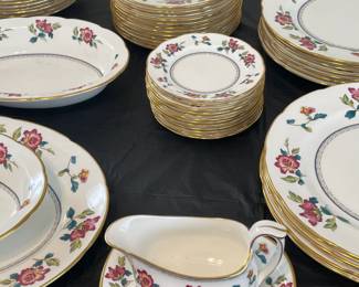 Colonial Williamsburg Commemorative Ware "Chinese Flowers" China Set By Wedgwood