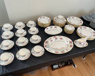Colonial Williamsburg Commemorative Ware "Chinese Flowers" China Set By Wedgwood