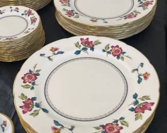 Colonial Williamsburg Commemorative Ware "Chinese Flowers" China Set By Wedgwood