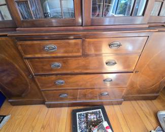 Henredon Mahogany Inlaid Regency Breakfront China Cabinet