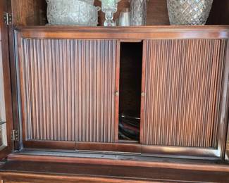 Henredon Mahogany Inlaid Regency Breakfront China Cabinet