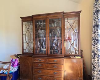 Henredon Mahogany Inlaid Regency Breakfront China Cabinet