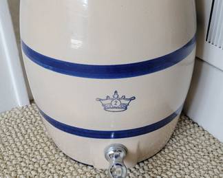 Blue band water crock