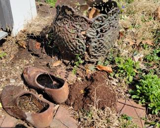 Metal planters (2) and metal shoes