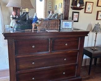 Bedrrom suit, dresser