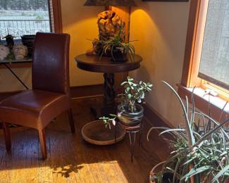 Wood Knot lamp on table