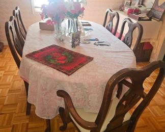 Table & 4 chairs. SET