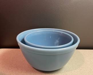 F53 - $50. Pyrex 2 Pc. Dephite Blue Mixing Bowls. 1.5 pt. 1.5 qt.