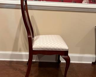 F22 - $350. Pennsylvania House Dining Table with 6 Chairs. Has 3 Leaves that can be added. Includes Table Pads for all pieces.