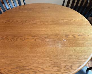 F51 - $150. Solid Wood Pedestal Table with 6 Chairs + 2 Leaves. Table top could use refinishing but it's solid! Some chairs have paint wear from use.