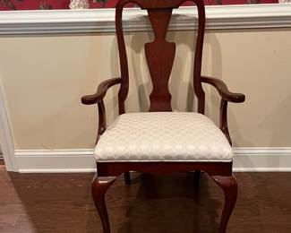 F22 - $350. Pennsylvania House Dining Table with 6 Chairs. Has 3 Leaves that can be added. Includes Table Pads for all pieces.