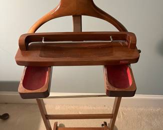 F25 - $75. Reguitti Butler. Measures 18" x 13.5" x 41.5" tall.