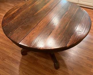 F54 - $40. Solid Wood Pedestal Base Table. Top has significant issues cracking / splitting.