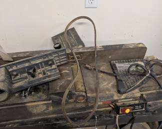 F90 - $100. Sears Craftsman Model 115.120680 6" Jointer/ Planer. Motor works & spins but the belt is not connected to the wheel.