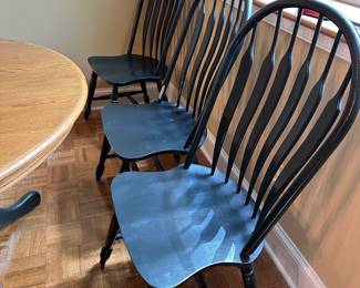 F51 - $150. Solid Wood Pedestal Table with 6 Chairs + 2 Leaves. Table top could use refinishing but it's solid! Some chairs have paint wear from use.