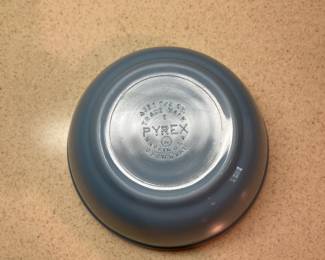 F53 - $50. Pyrex 2 Pc. Dephite Blue Mixing Bowls. 1.5 pt. 1.5 qt.