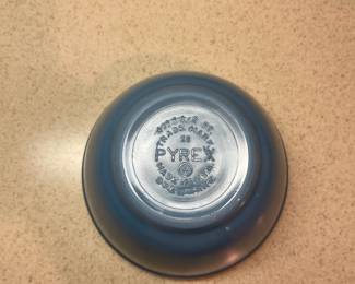 F53 - $50. Pyrex 2 Pc. Dephite Blue Mixing Bowls. 1.5 pt. 1.5 qt.