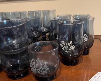 F70 - $450. Pfaltzgraff Yorktowne. 153 Pieces.