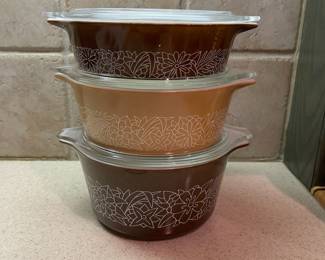 F72 - $75. Set of 3 Pyrex Bowls "Woodland" Pattern. With lids.