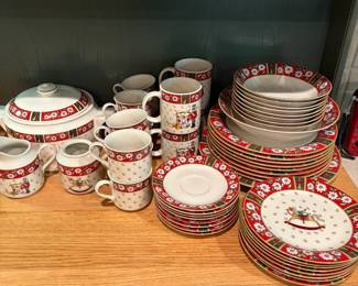 F20 - $250. Charlton Hall by Kobe Japan. "Classic Traditions" Christmas Pattern.