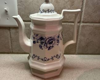 F35 - $45 Set. The Henry Ford Museum Collection "Clinton Inn" by Iroquois.