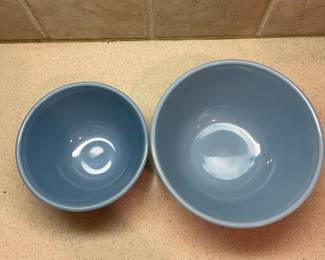 F53 - $50. Pyrex 2 Pc. Dephite Blue Mixing Bowls. 1.5 pt. 1.5 qt.