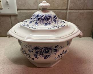 F35 - $45 Set. The Henry Ford Museum Collection "Clinton Inn" by Iroquois.