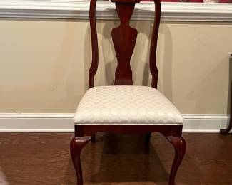 F22 - $350. Pennsylvania House Dining Table with 6 Chairs. Has 3 Leaves that can be added. Includes Table Pads for all pieces.