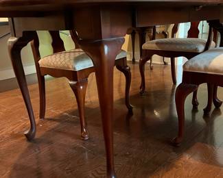 F22 - $350. Pennsylvania House Dining Table with 6 Chairs. Has 3 Leaves that can be added. Includes Table Pads for all pieces.