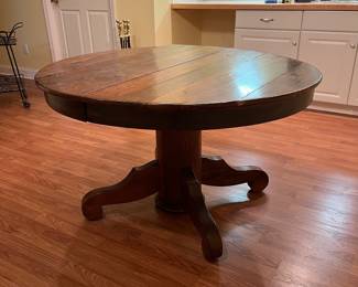 F54 - $40. Solid Wood Pedestal Base Table. Top has significant issues cracking / splitting.