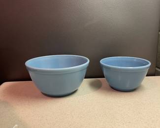 F53 - $50. Pyrex 2 Pc. Dephite Blue Mixing Bowls. 1.5 pt. 1.5 qt.
