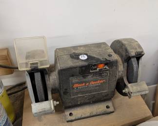 F89 - $15. Black & Decker Bench Grinder.