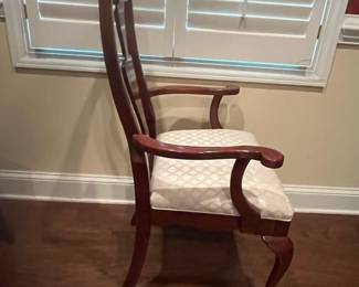 F22 - $350. Pennsylvania House Dining Table with 6 Chairs. Has 3 Leaves that can be added. Includes Table Pads for all pieces.