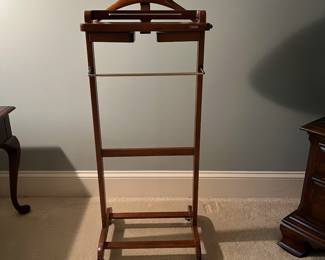 F25 - $75. Reguitti Butler. Measures 18" x 13.5" x 41.5" tall.