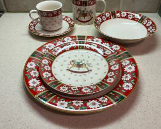 F20 - $250. Charlton Hall by Kobe Japan. "Classic Traditions" Christmas Pattern.