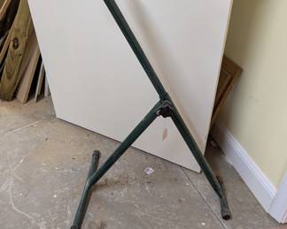 F92 - $15. Single Roller Stand.