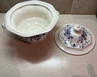 F35 - $45 Set. The Henry Ford Museum Collection "Clinton Inn" by Iroquois.