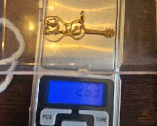 10kt Elvis good charm $190