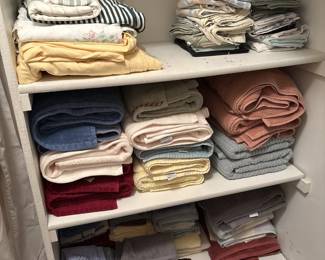 Bath towels like new $3.00 and under