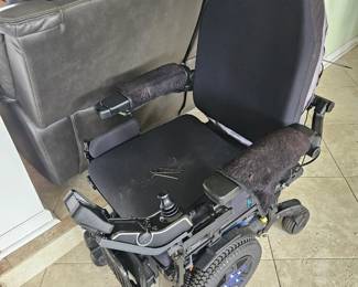 Deluxe electric wheel chair with back up camera . LOCATED AT NORTH MERRITT ISLAND HOME. DO NOT COME HERE