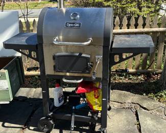 Dyna-Glo BBQ grill with cover