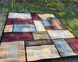 Multicolored area rug (7'10"x9'10")