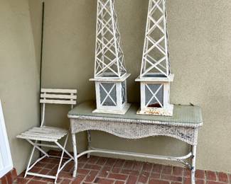 Lloyd & Flanders table, iron obelisks