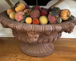 Terra cotta bowl with fruit 