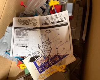 Hot Wheels Draggin Drive Thru playset