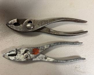Ford and Toyota pliers