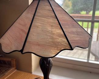 142 TiffanyStyleTableLampwithMulticolorPaneledShade