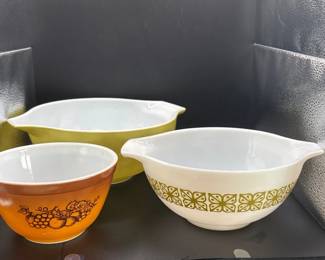 87 VintagePyrexMixingBowlsSpringBlossomPrimaryYellowFruit